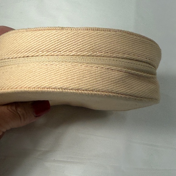 Burberry round cosmetic pouch bag - Picture 13 of 14